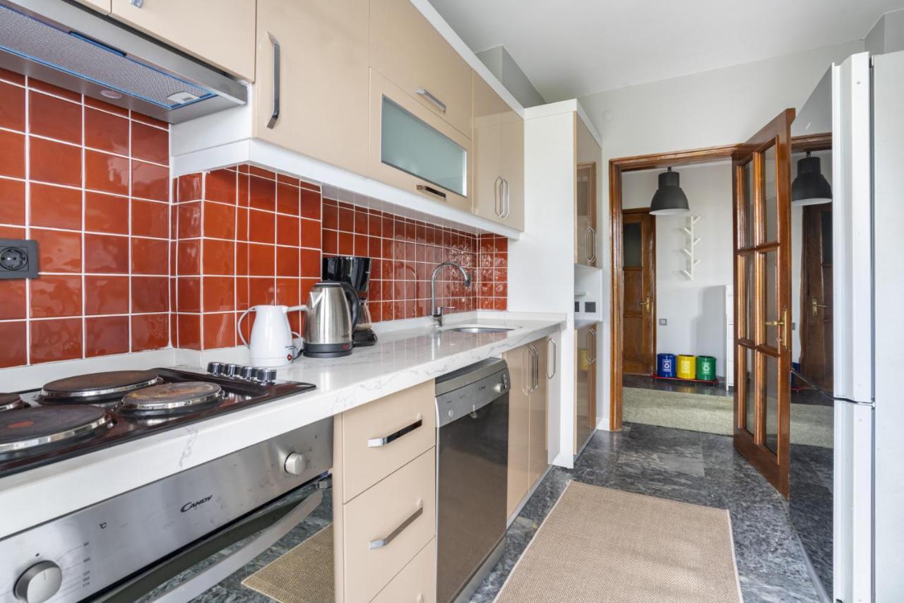 イスタンブールSpacious Flat Near Caddebostan Coastアパートメント エクステリア 写真